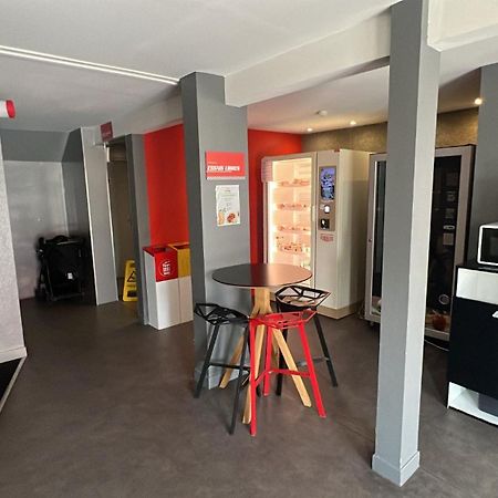 Enzo Hotels Trappes By Kyriad Direct Екстер'єр фото