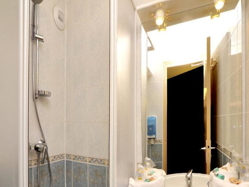 Enzo Hotels Trappes By Kyriad Direct Екстер'єр фото