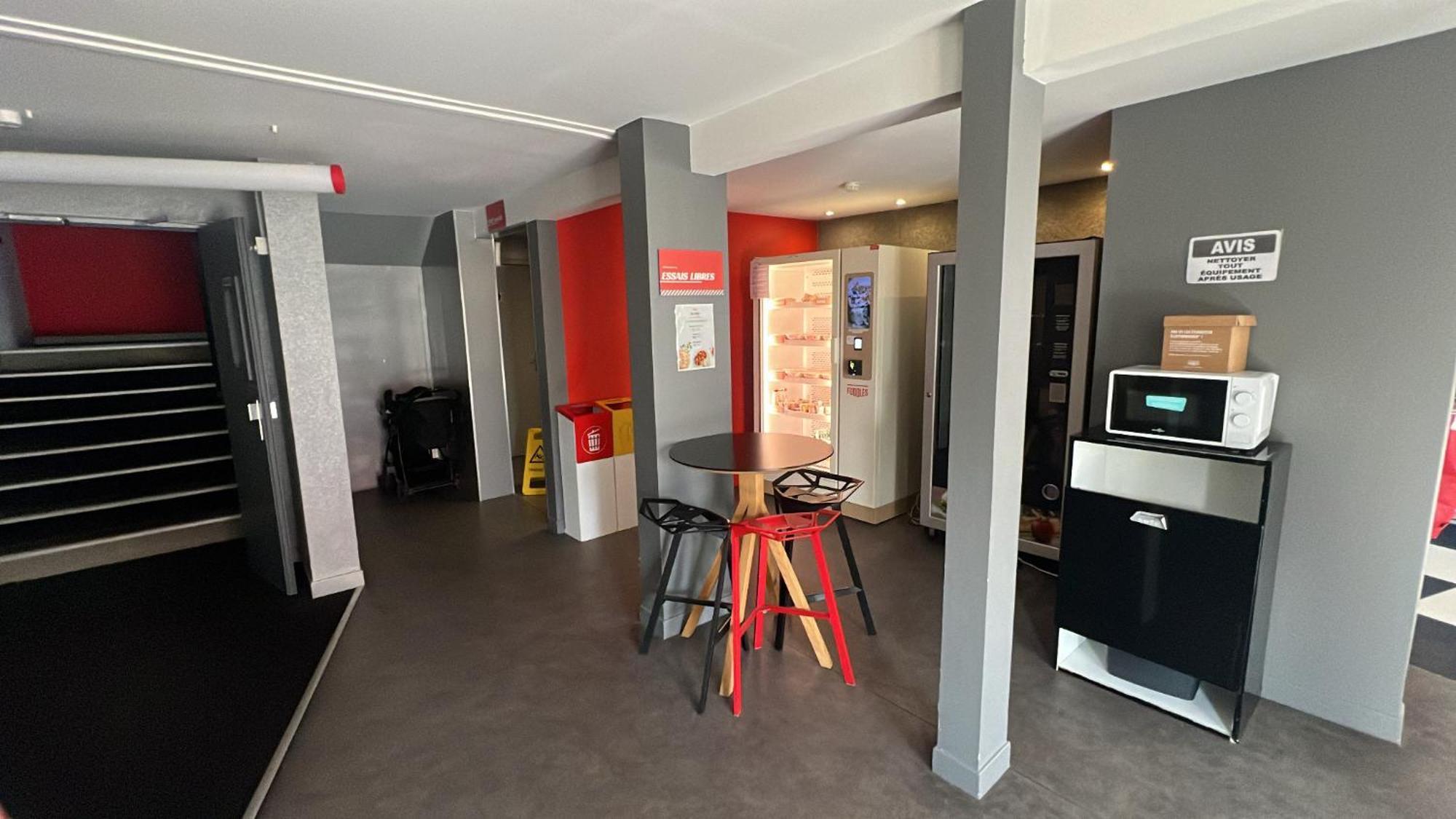 Enzo Hotels Trappes By Kyriad Direct Екстер'єр фото