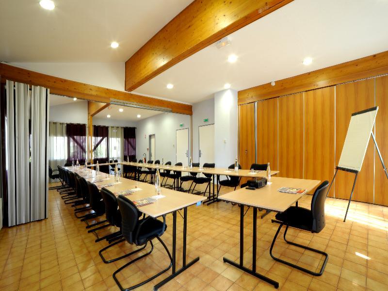 Enzo Hotels Trappes By Kyriad Direct Екстер'єр фото