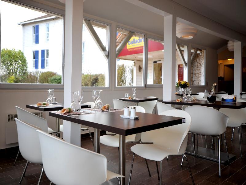 Enzo Hotels Trappes By Kyriad Direct Екстер'єр фото