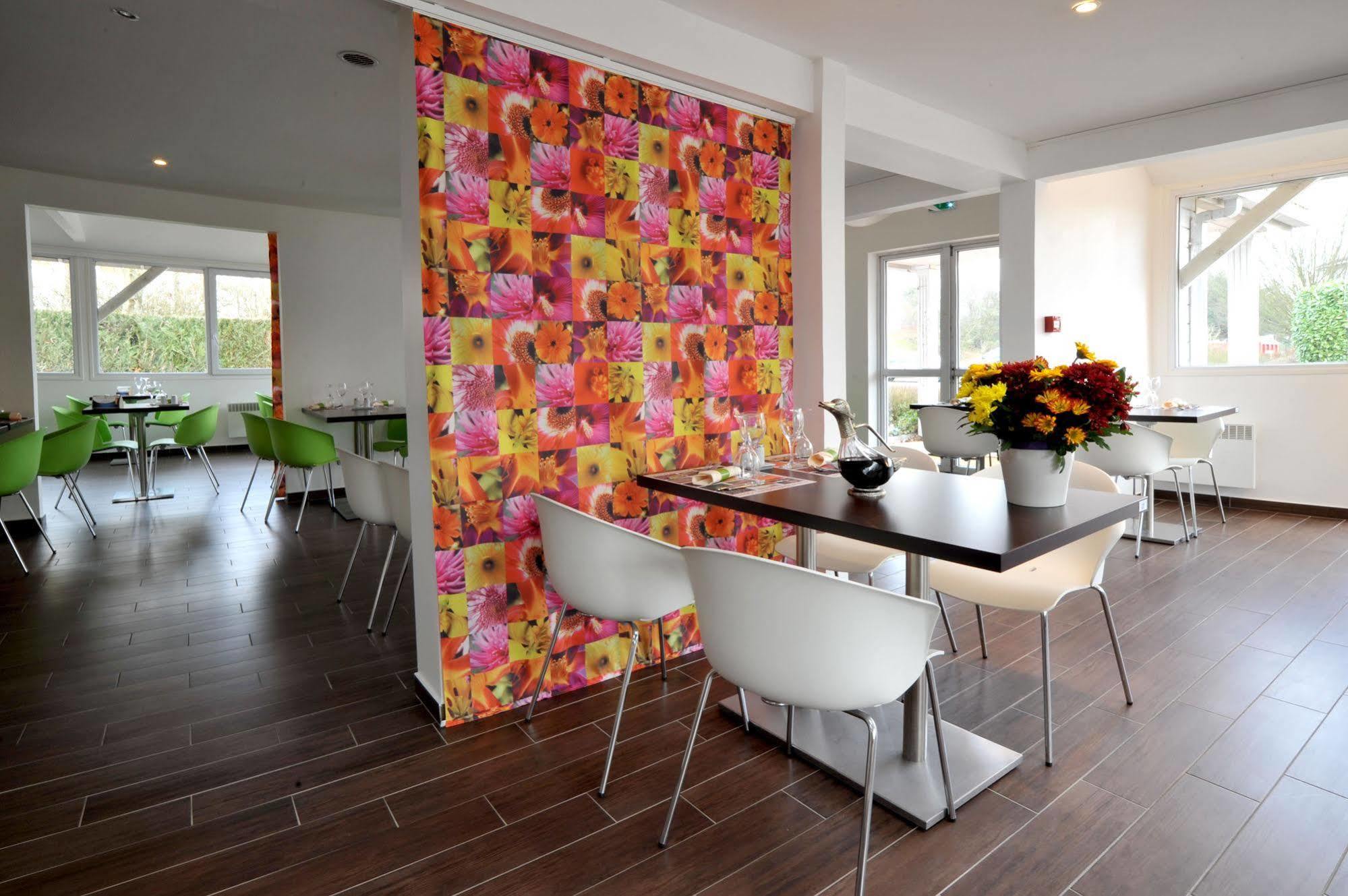 Enzo Hotels Trappes By Kyriad Direct Екстер'єр фото