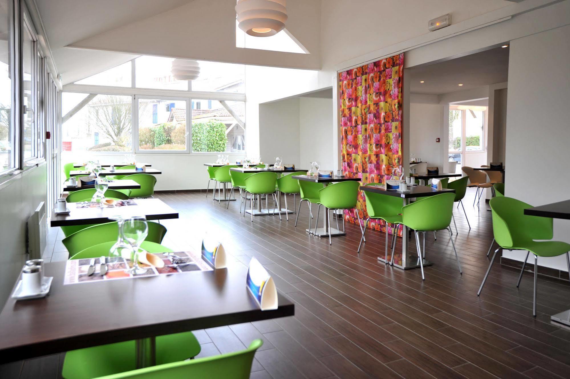 Enzo Hotels Trappes By Kyriad Direct Екстер'єр фото