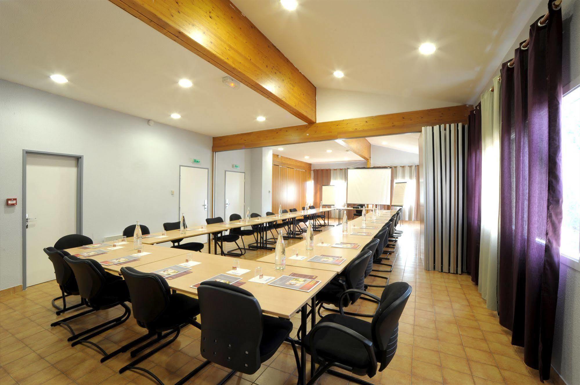 Enzo Hotels Trappes By Kyriad Direct Екстер'єр фото