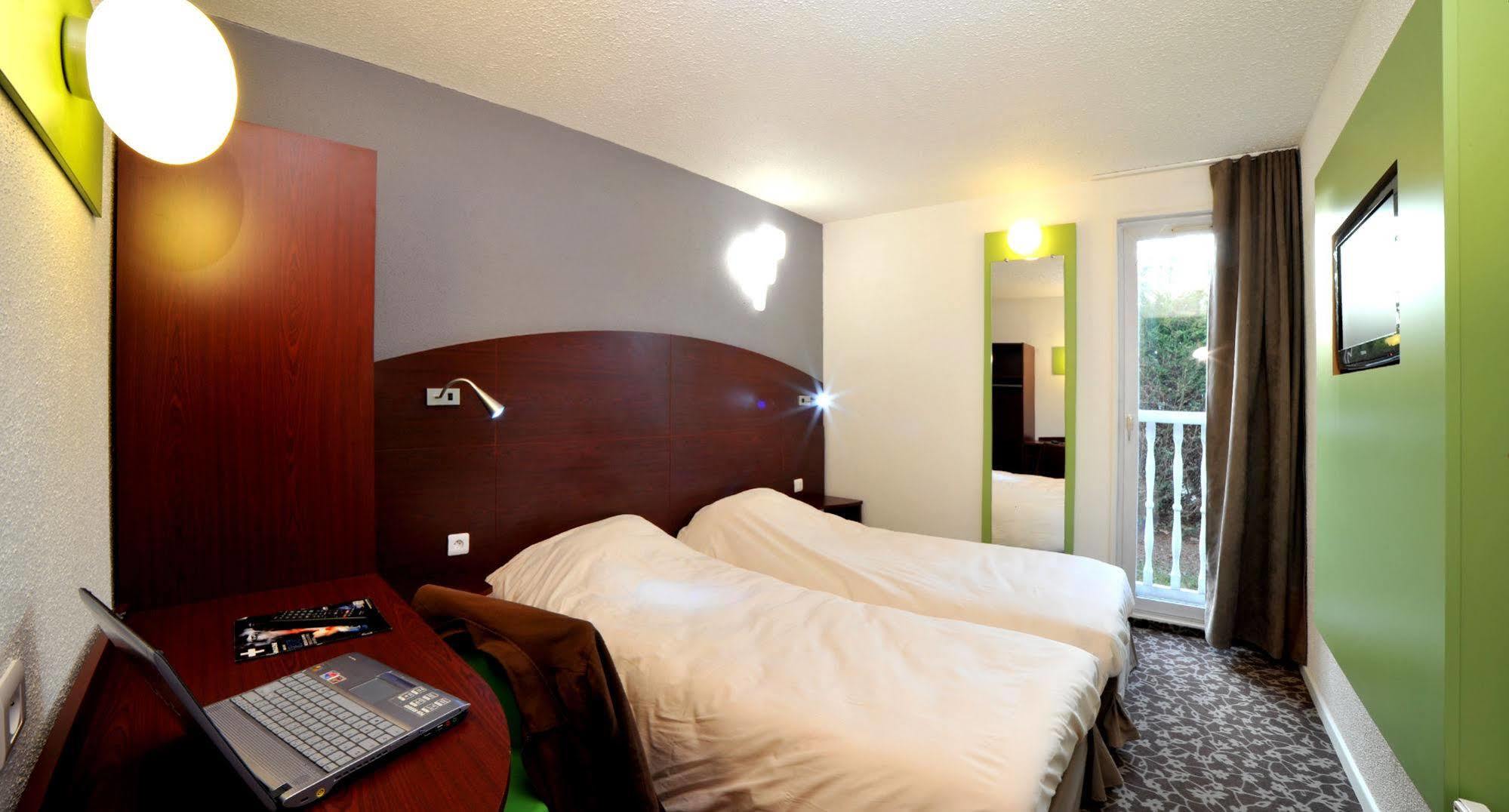 Enzo Hotels Trappes By Kyriad Direct Екстер'єр фото