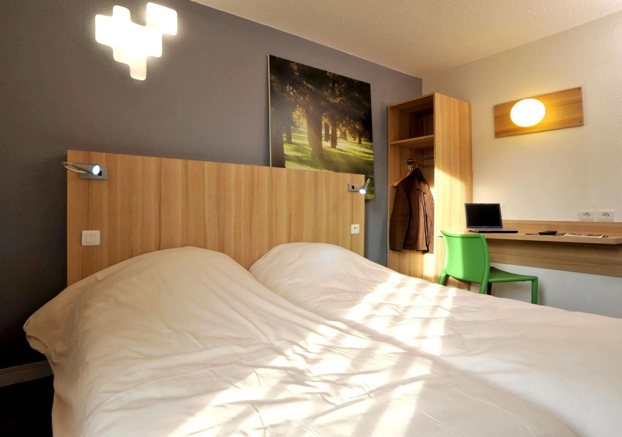 Enzo Hotels Trappes By Kyriad Direct Екстер'єр фото