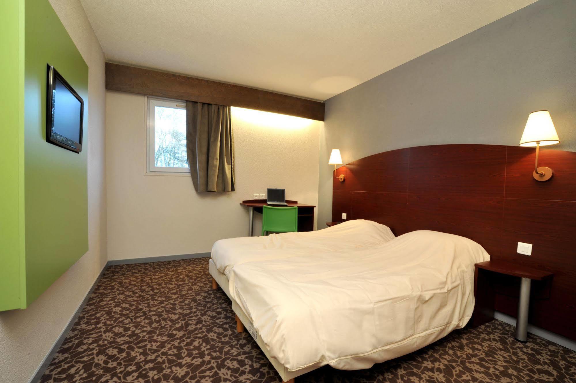 Enzo Hotels Trappes By Kyriad Direct Екстер'єр фото