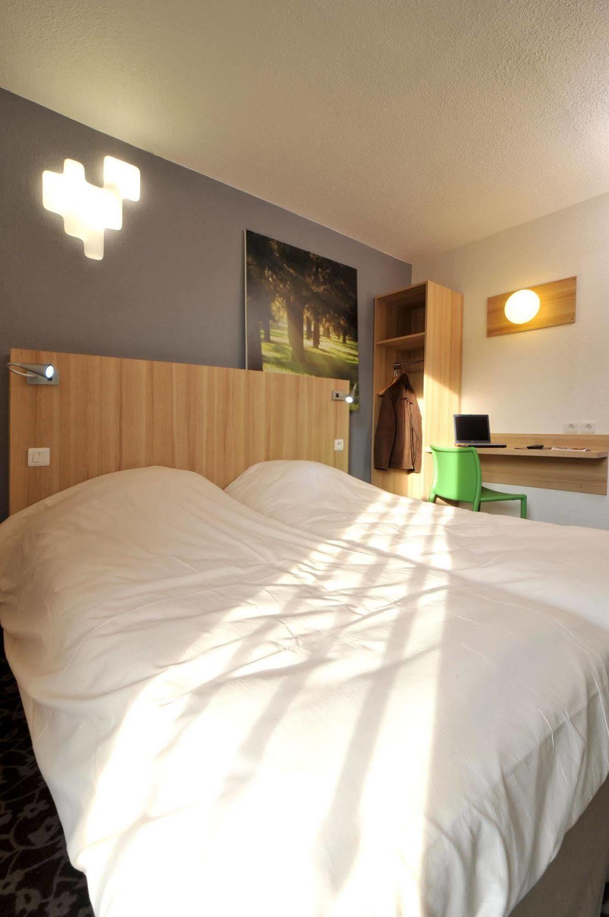 Enzo Hotels Trappes By Kyriad Direct Екстер'єр фото