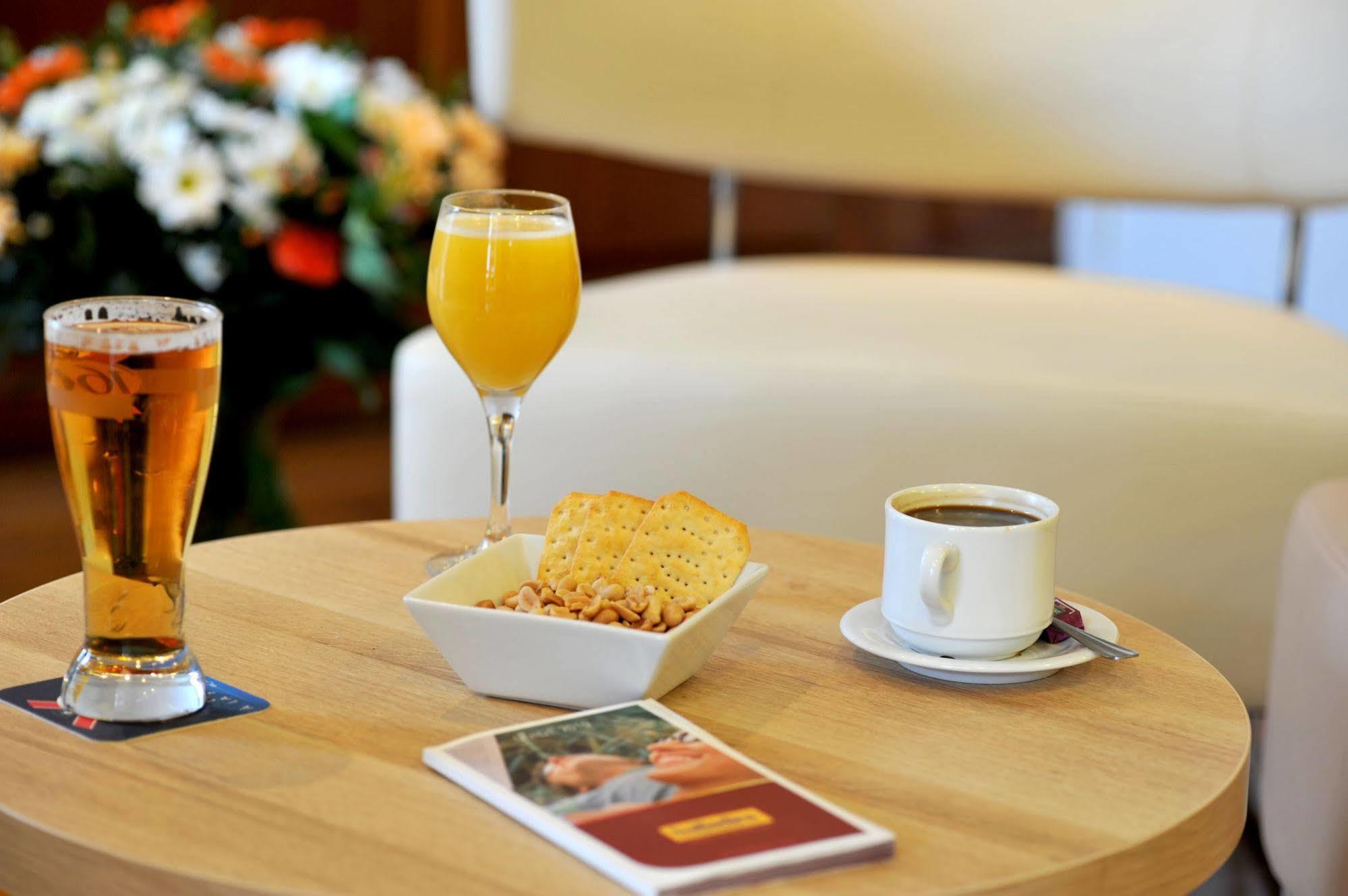 Enzo Hotels Trappes By Kyriad Direct Екстер'єр фото