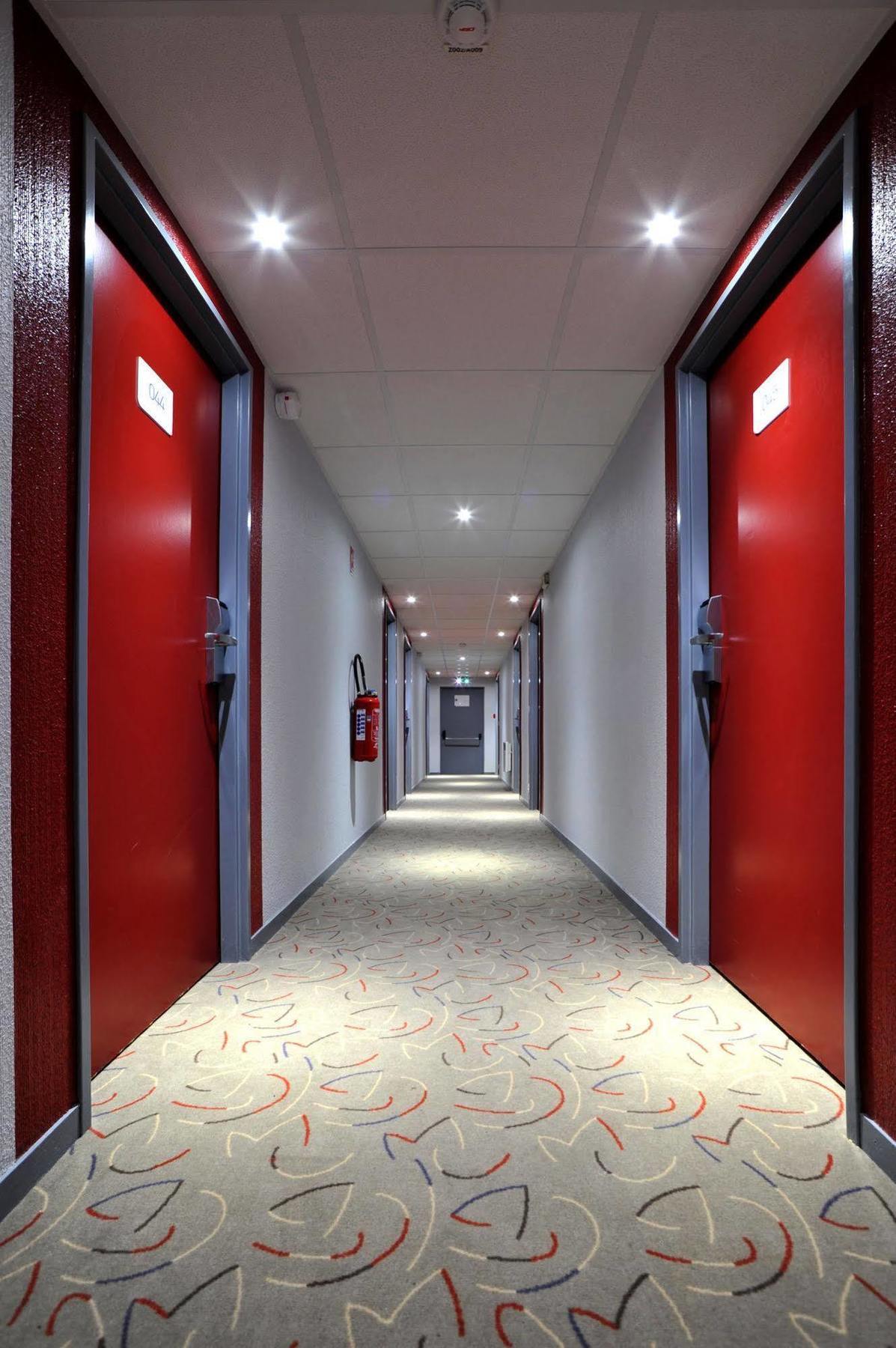 Enzo Hotels Trappes By Kyriad Direct Екстер'єр фото